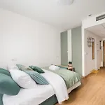 Praga Bliska Pleasant By Bookinghost Apartamento